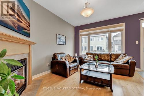 594 Bidwell Street, Ottawa, ON - Indoor Photo Showing Living Room