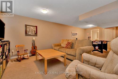 594 Bidwell Street, Ottawa, ON - Indoor Photo Showing Living Room