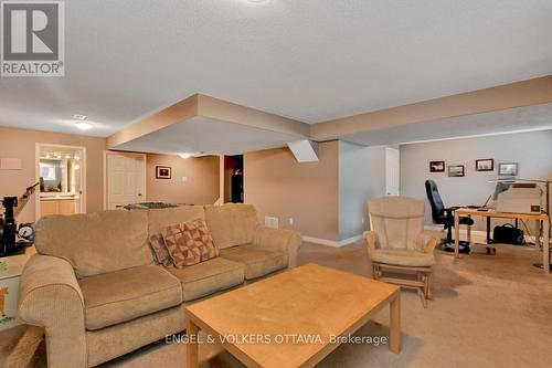 594 Bidwell Street, Ottawa, ON - Indoor Photo Showing Living Room