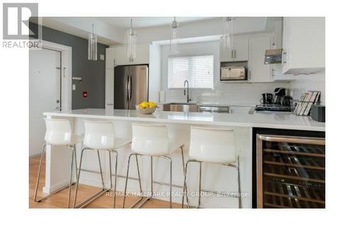 59 Douglas Avenue, Ottawa, ON - Indoor Photo Showing Kitchen With Upgraded Kitchen