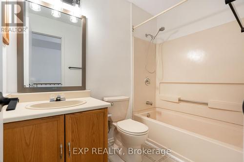 29 Bourne Street, Ottawa, ON - Indoor Photo Showing Bathroom