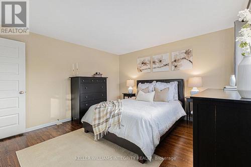 88 Ashgrove Crescent, Ottawa, ON - Indoor Photo Showing Bedroom