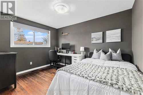 88 Ashgrove Crescent, Ottawa, ON - Indoor Photo Showing Bedroom