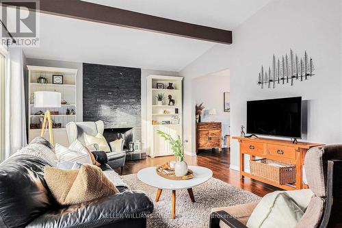 88 Ashgrove Crescent, Ottawa, ON - Indoor Photo Showing Living Room