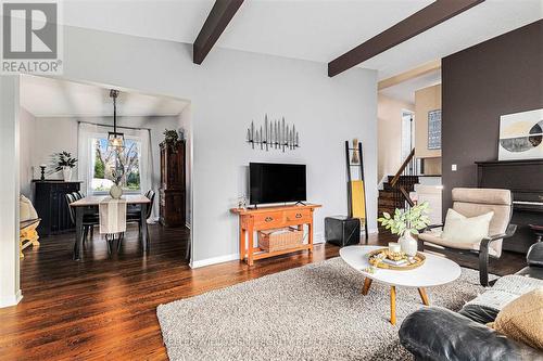 88 Ashgrove Crescent, Ottawa, ON - Indoor Photo Showing Living Room