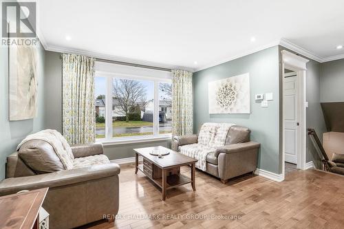 830 Cote Street, Clarence-Rockland, ON - Indoor Photo Showing Living Room