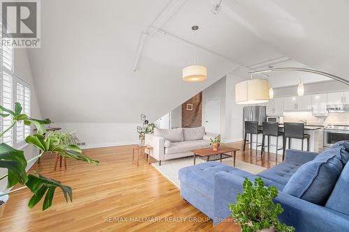 502 - 589 Rideau Street, Ottawa, ON - Indoor Photo Showing Living Room