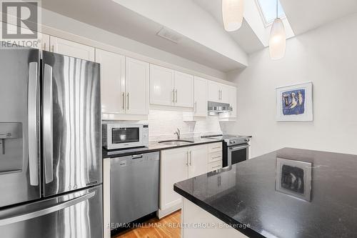 502 - 589 Rideau Street, Ottawa, ON - Indoor Photo Showing Kitchen With Upgraded Kitchen