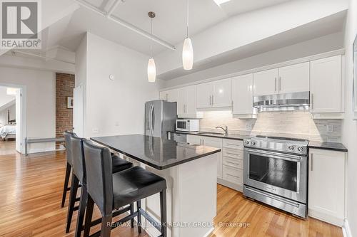 502 - 589 Rideau Street, Ottawa, ON - Indoor Photo Showing Kitchen With Upgraded Kitchen