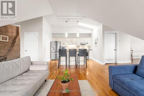 502 - 589 Rideau Street, Ottawa, ON - Indoor Photo Showing Living Room