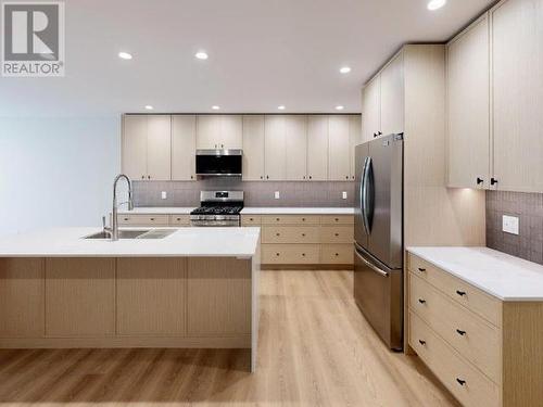 4092 Beausejour Avenue, Powell River, BC - Indoor Photo Showing Kitchen