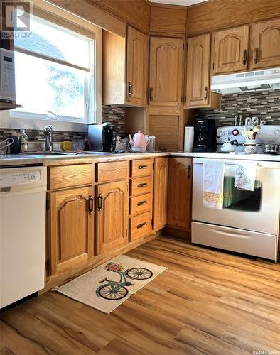 201 3140 Louise Street, Saskatoon, SK - Indoor Photo Showing Kitchen