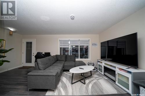 49B 5635 Aerodrome Road, Regina, SK - Indoor Photo Showing Living Room