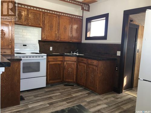 206 3Rd Avenue E, Shaunavon, SK - Indoor Photo Showing Kitchen