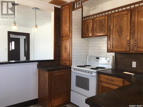 206 3Rd Avenue E, Shaunavon, SK - Indoor Photo Showing Kitchen