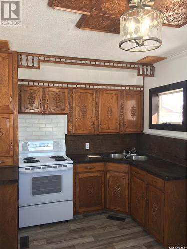 206 3Rd Avenue E, Shaunavon, SK - Indoor Photo Showing Kitchen With Double Sink