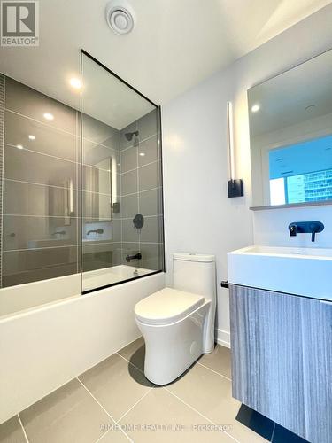 618 - 117 Broadway Avenue, Toronto, ON - Indoor Photo Showing Bathroom