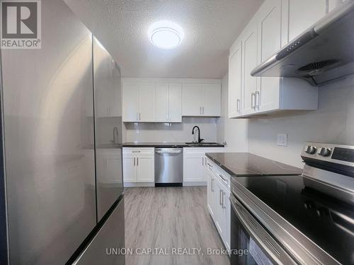 905 - 5 Parkway Forest Drive, Toronto, ON - Indoor Photo Showing Kitchen