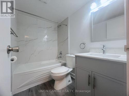 905 - 5 Parkway Forest Drive, Toronto, ON - Indoor Photo Showing Bathroom