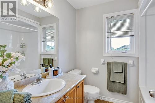 2 Lawson Avenue, Kawartha Lakes (Lindsay), ON - Indoor Photo Showing Bathroom