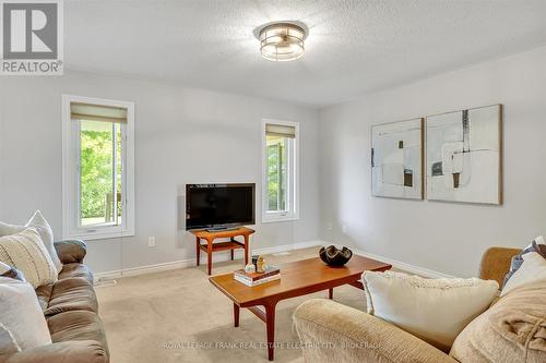 2 Lawson Avenue, Kawartha Lakes (Lindsay), ON - Indoor Photo Showing Living Room