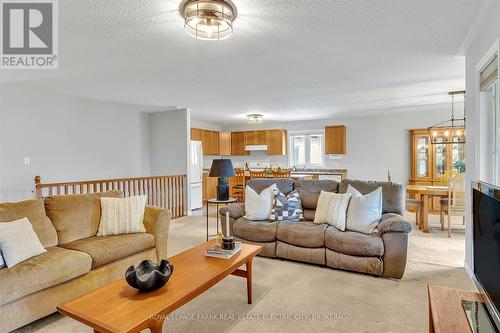 2 Lawson Avenue, Kawartha Lakes (Lindsay), ON - Indoor Photo Showing Living Room