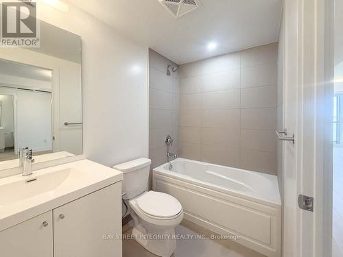 420 - 2425 Simcoe Street N, Oshawa, ON - Indoor Photo Showing Bathroom