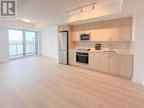 420 - 2425 Simcoe Street N, Oshawa, ON - Indoor Photo Showing Kitchen