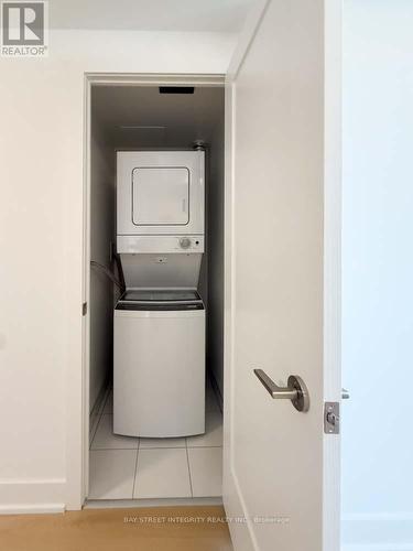 420 - 2425 Simcoe Street N, Oshawa, ON - Indoor Photo Showing Laundry Room