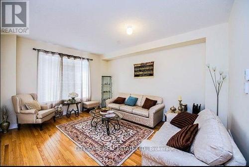 2559 Canadian Street W, Pickering, ON - Indoor Photo Showing Living Room