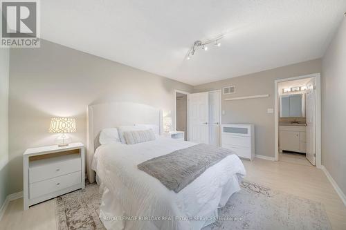 635 Fothergill Boulevard, Burlington, ON - Indoor Photo Showing Bedroom