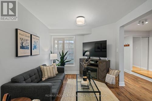 8 Threadgold Court, Whitby (Lynde Creek), ON - Indoor Photo Showing Living Room