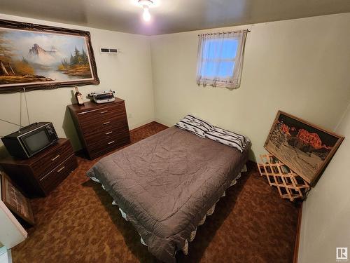 11219 104 St Nw, Edmonton, AB - Indoor Photo Showing Bedroom