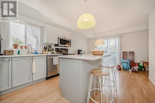 139 Brighton Street Unit# 2B, Waterloo, ON - Indoor Photo Showing Kitchen With Upgraded Kitchen