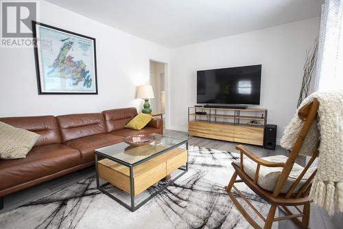 19 Clergue St, Sault Ste. Marie, ON - Indoor Photo Showing Living Room