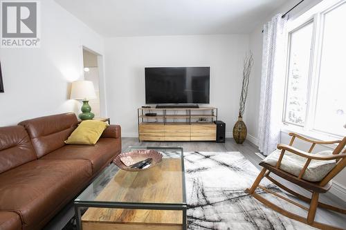 19 Clergue St, Sault Ste. Marie, ON - Indoor Photo Showing Living Room