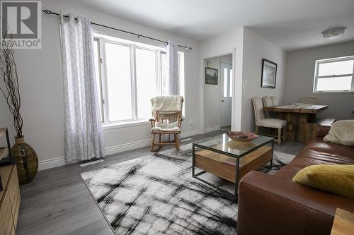 19 Clergue St, Sault Ste. Marie, ON - Indoor Photo Showing Living Room