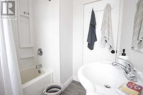 19 Clergue St, Sault Ste. Marie, ON - Indoor Photo Showing Bathroom