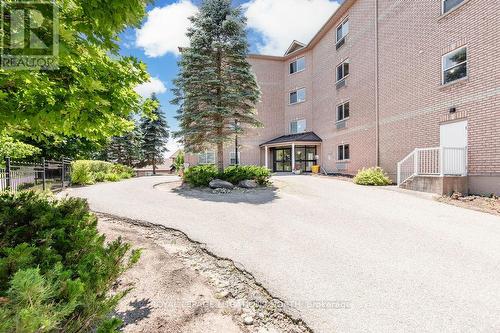 205 - 4 Beck Boulevard, Penetanguishene, ON - Outdoor