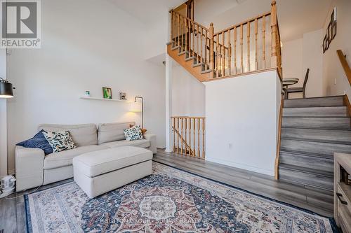 6 - 6060 Snowy Owl Crescent, Mississauga, ON - Indoor Photo Showing Living Room