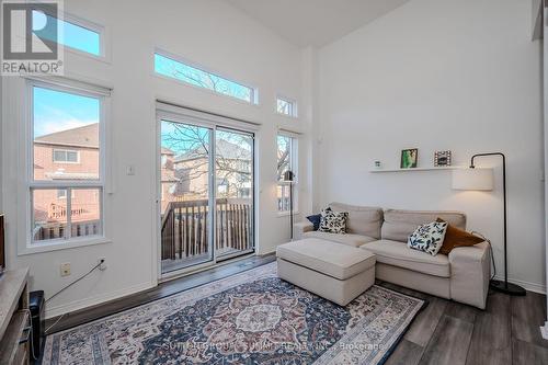 6 - 6060 Snowy Owl Crescent, Mississauga, ON - Indoor Photo Showing Living Room