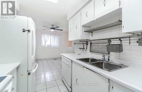 38 Franklin Court, Brampton, ON - Indoor Photo Showing Kitchen With Double Sink