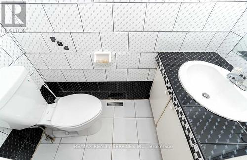 38 Franklin Court, Brampton, ON - Indoor Photo Showing Bathroom