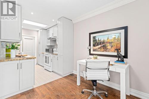 957 Vera Cruz Drive, Mississauga, ON - Indoor Photo Showing Kitchen