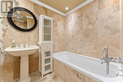 957 Vera Cruz Drive, Mississauga, ON - Indoor Photo Showing Bathroom