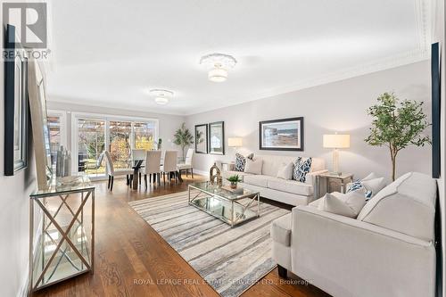 957 Vera Cruz Drive, Mississauga, ON - Indoor Photo Showing Living Room