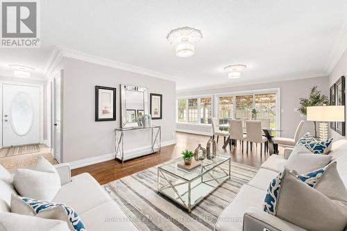 957 Vera Cruz Drive, Mississauga, ON - Indoor Photo Showing Living Room