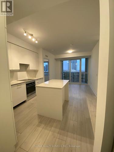 2401 - 30 Elm Drive, Mississauga, ON - Indoor Photo Showing Kitchen