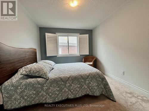 32 Boyces Creek Court, Caledon, ON - Indoor Photo Showing Bedroom