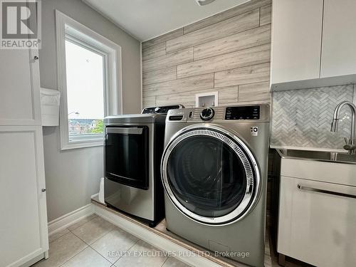 32 Boyces Creek Court, Caledon, ON - Indoor Photo Showing Laundry Room